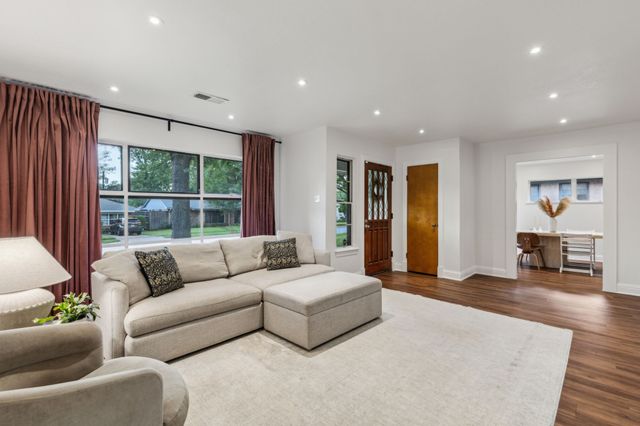 3351 Santa Teresa Avenue, Dallas, TX 75228