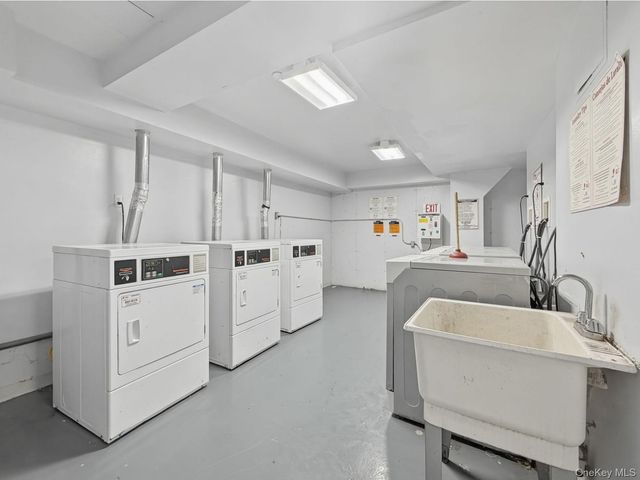856 E 213th Street, Bronx, NY 10467