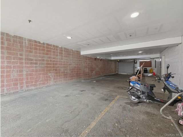 856 E 213th Street, Bronx, NY 10467
