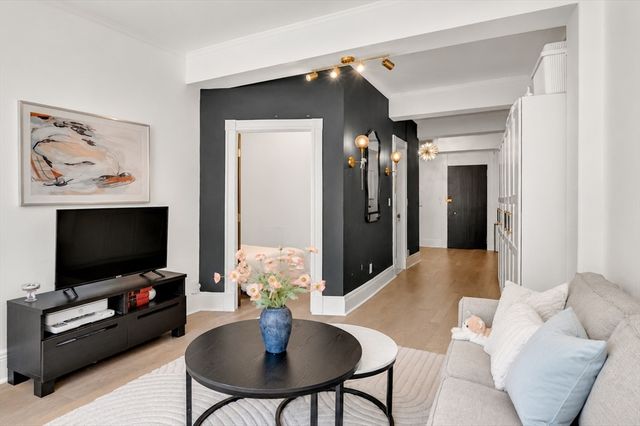 21 Beacon St 8G, Boston, MA 02108