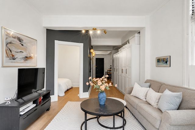 21 Beacon St 8G, Boston, MA 02108