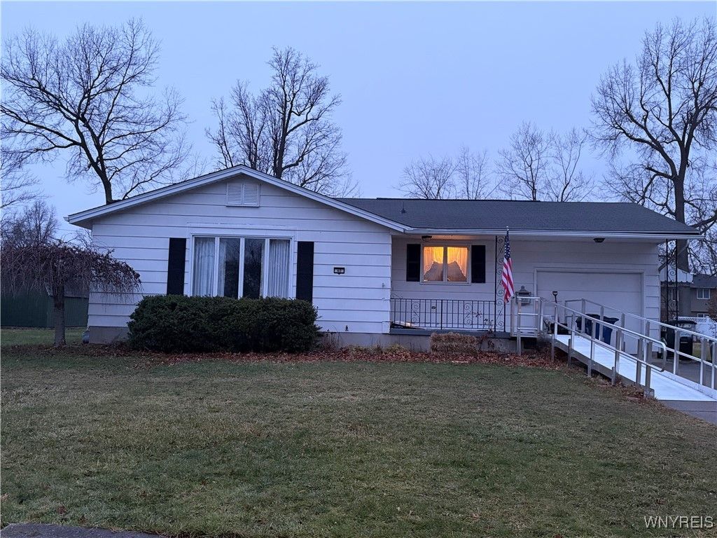 40 Sweetwood Drive North, Amherst, NY 14228