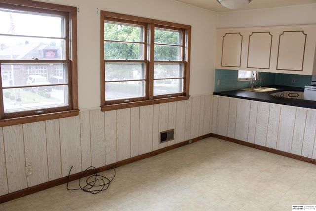 1607 S 50 Street, Omaha, NE 68106