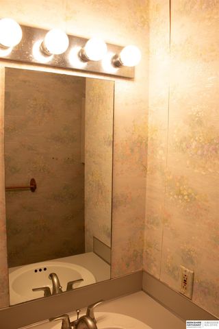1607 S 50 Street, Omaha, NE 68106