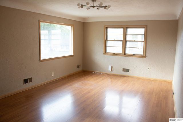 1607 S 50 Street, Omaha, NE 68106
