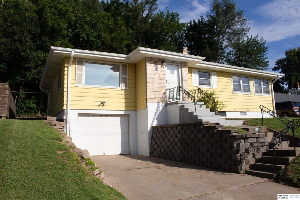 1607 S 50 Street, Omaha, NE 68106