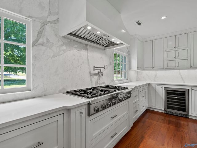 2004 Brookmeade Road SE, Decatur, AL 35601