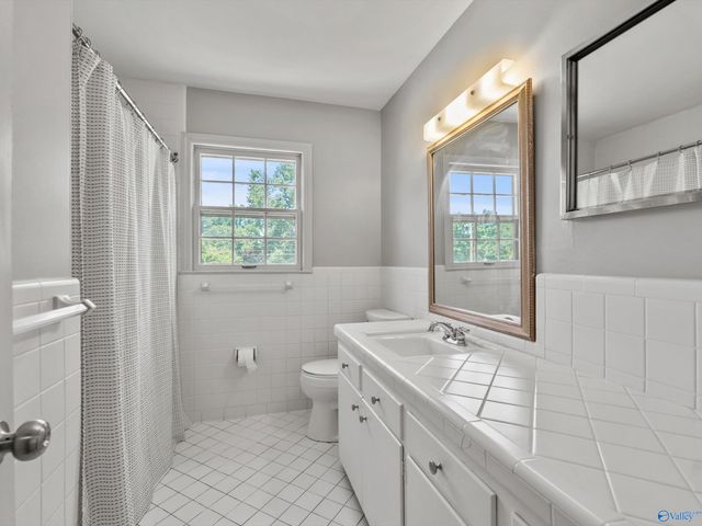2004 Brookmeade Road SE, Decatur, AL 35601