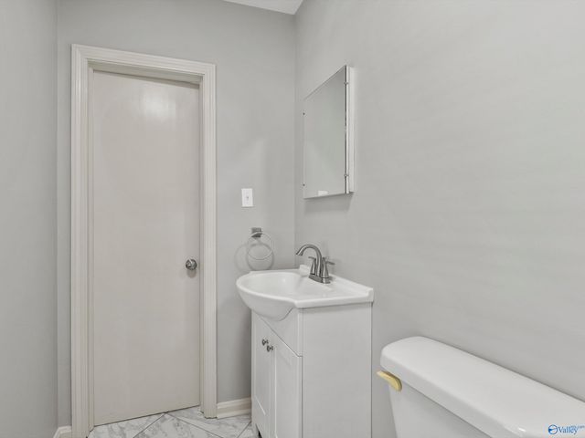 2004 Brookmeade Road SE, Decatur, AL 35601