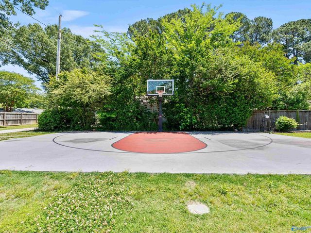 2004 Brookmeade Road SE, Decatur, AL 35601