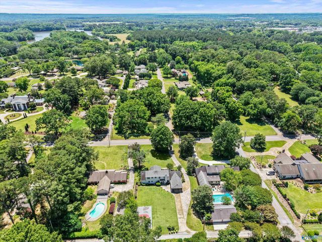 2004 Brookmeade Road SE, Decatur, AL 35601