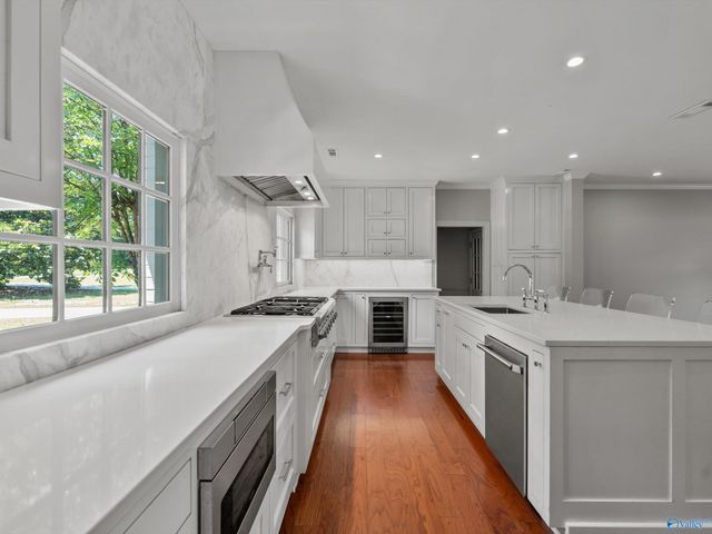 2004 Brookmeade Road SE, Decatur, AL 35601