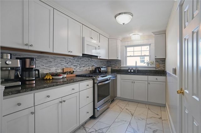 520 Middle Highway, Barrington, RI 02806