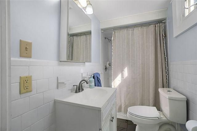 520 Middle Highway, Barrington, RI 02806