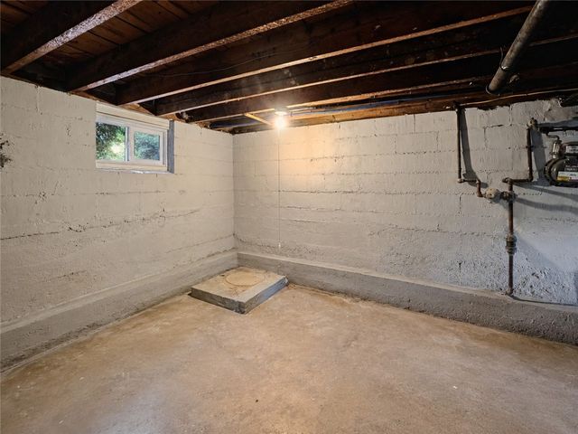 520 Middle Highway, Barrington, RI 02806