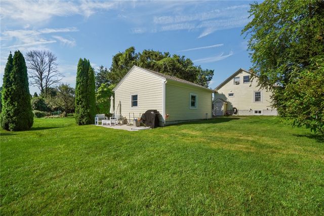 520 Middle Highway, Barrington, RI 02806