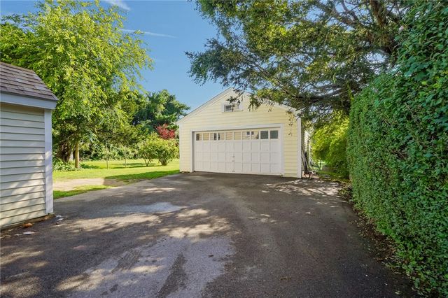 520 Middle Highway, Barrington, RI 02806