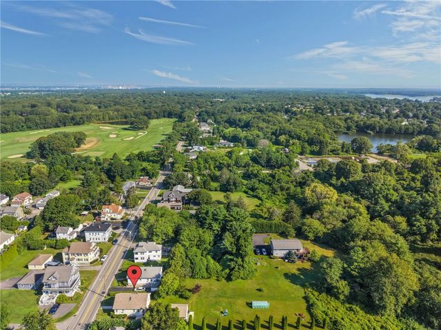 520 Middle Highway, Barrington, RI 02806