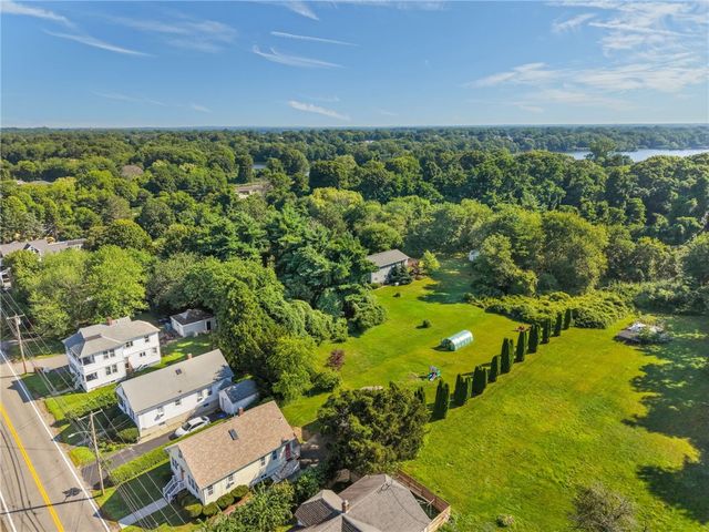520 Middle Highway, Barrington, RI 02806