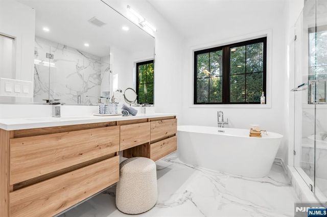 9 Fey Place, Oradell, NJ 07649
