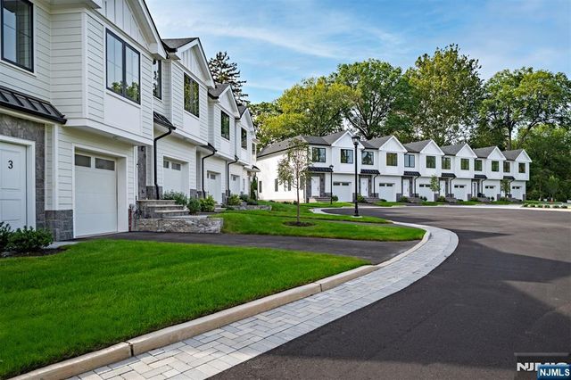 9 Fey Place, Oradell, NJ 07649