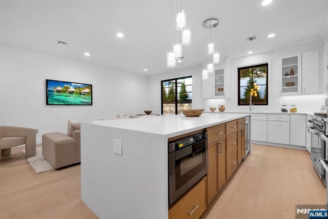 9 Fey Place, Oradell, NJ 07649
