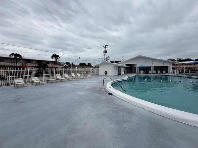 1000 SW 10th Avenue 9, Hallandale Beach, FL 33009