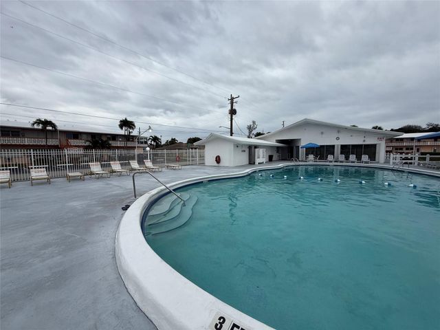 1000 SW 10th Avenue 9, Hallandale Beach, FL 33009