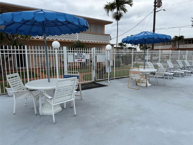 1000 SW 10th Avenue 9, Hallandale Beach, FL 33009