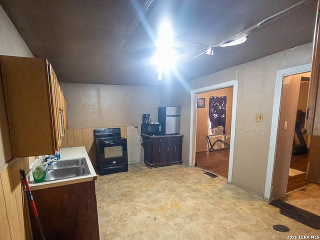 343 Bocawood Drive, Poteet, TX 78065