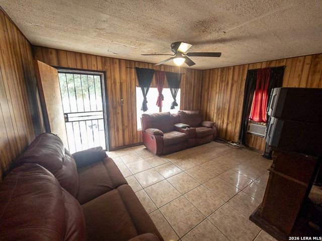 343 Bocawood Drive, Poteet, TX 78065