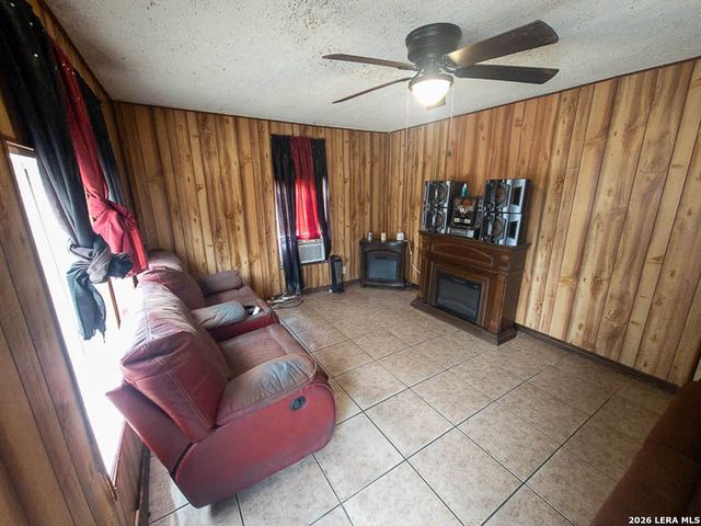 343 Bocawood Drive, Poteet, TX 78065