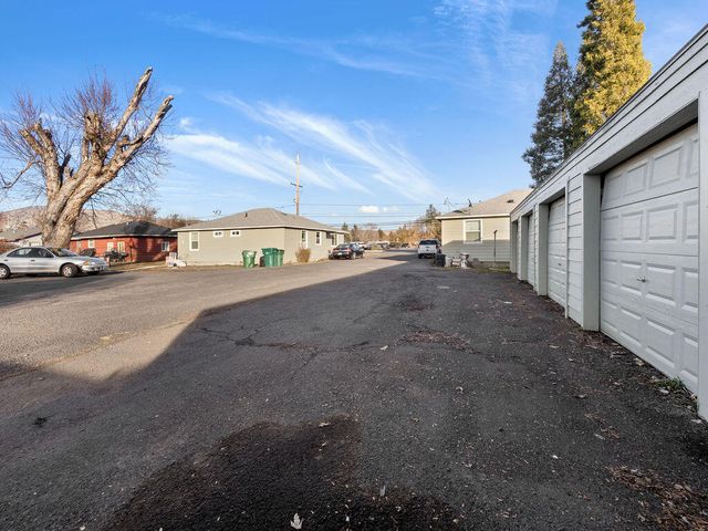 3614 Summers Lane, Klamath Falls, OR 97603