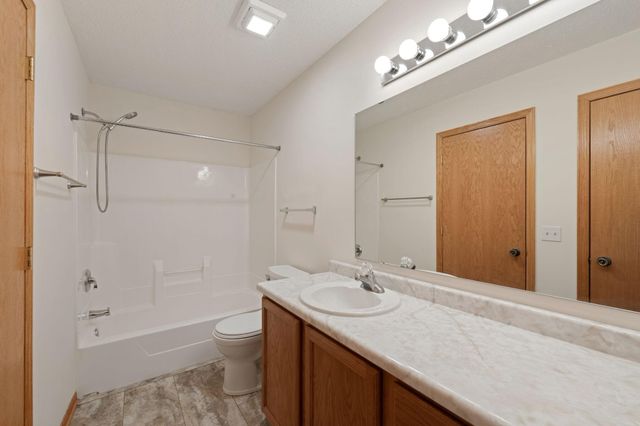 2115 Parkway Avenue, Shakopee, MN 55379