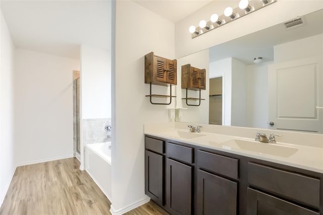 309 Colthorpe LN, Hutto, TX 78634