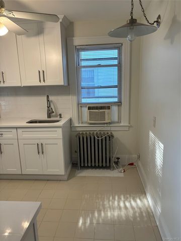 181 Violet Avenue 2, Floral Park, NY 11001