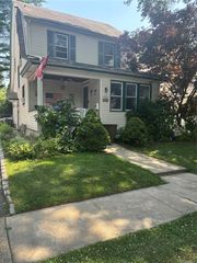 181 Violet Avenue 2, Floral Park, NY 11001