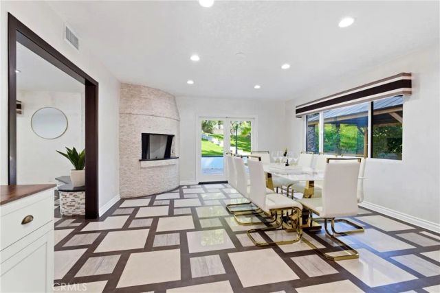5836 Winnetka Avenue, Woodland Hills, CA 91367