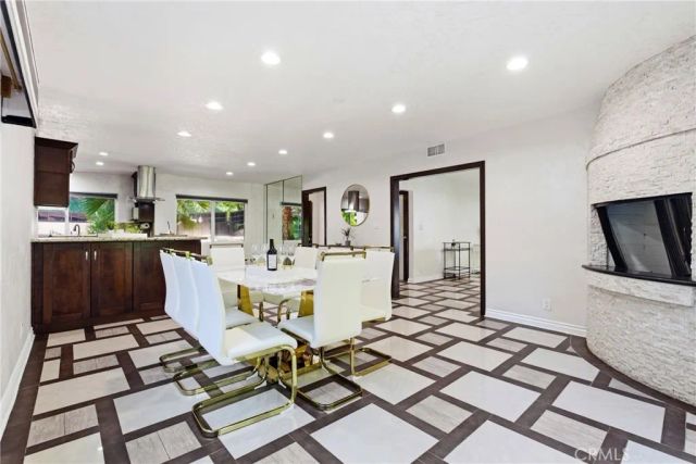 5836 Winnetka Avenue, Woodland Hills, CA 91367