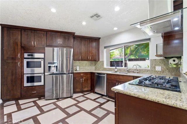5836 Winnetka Avenue, Woodland Hills, CA 91367