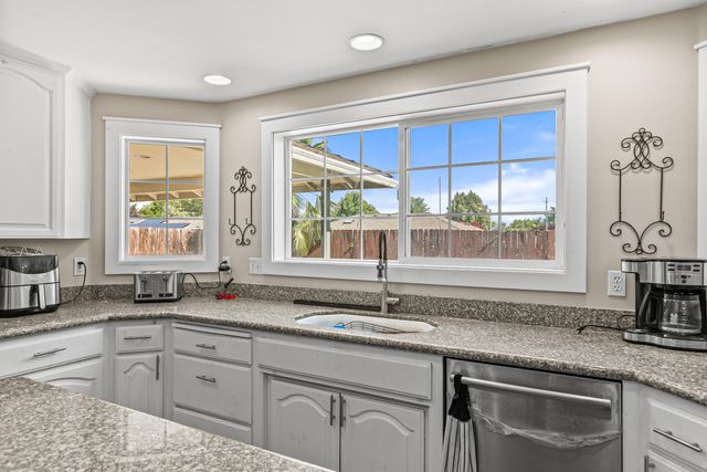 1098 Gate Park Drive, Central Point, OR 97502