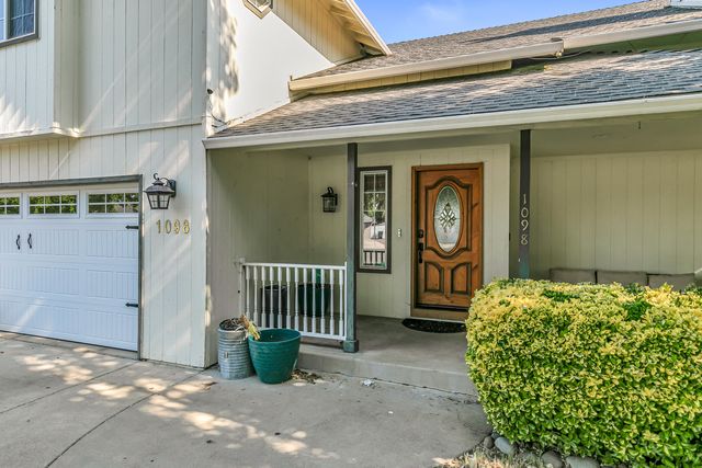 1098 Gate Park Drive, Central Point, OR 97502