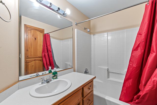 1098 Gate Park Drive, Central Point, OR 97502