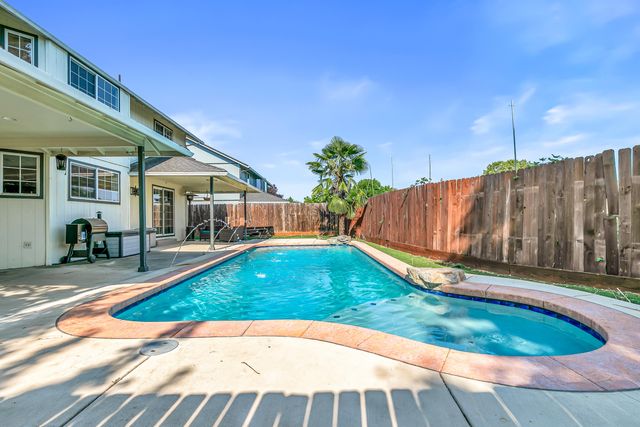 1098 Gate Park Drive, Central Point, OR 97502