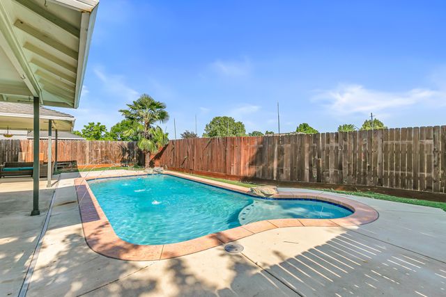 1098 Gate Park Drive, Central Point, OR 97502