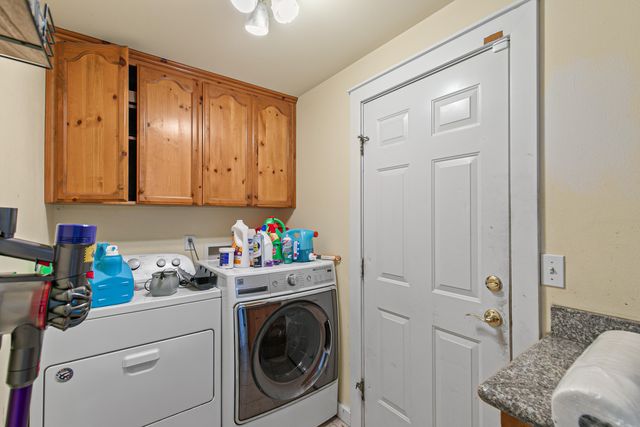 1098 Gate Park Drive, Central Point, OR 97502