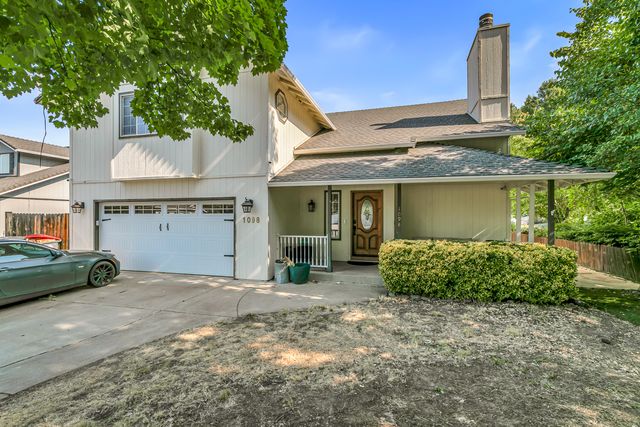 1098 Gate Park Drive, Central Point, OR 97502