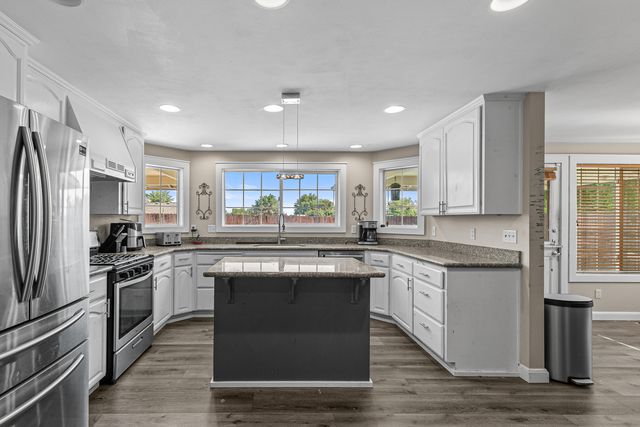 1098 Gate Park Drive, Central Point, OR 97502
