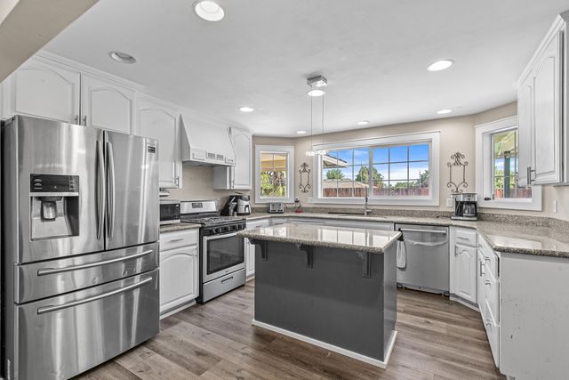 1098 Gate Park Drive, Central Point, OR 97502