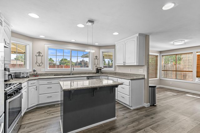 1098 Gate Park Drive, Central Point, OR 97502
